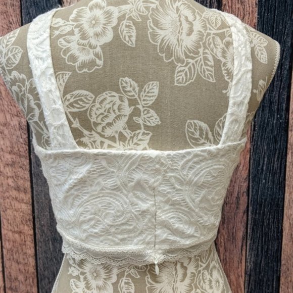 White Lace Overlay Crop Halter Neck Top - Picture 3 of 3